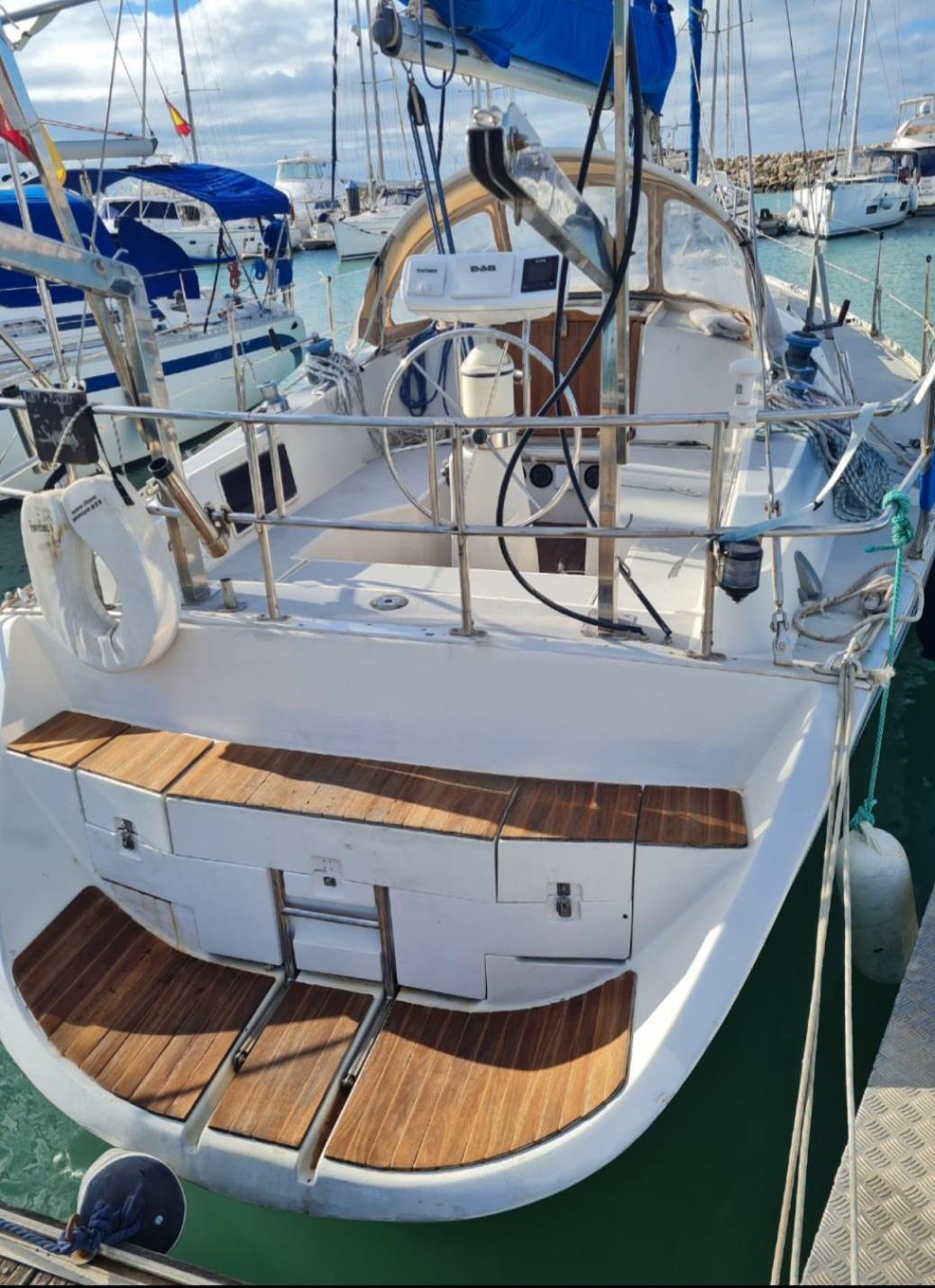 Botel Yate *